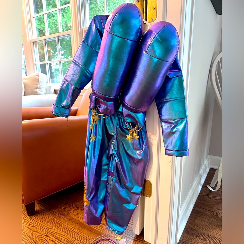 Pottery barn kids astronaut costume size 4-6